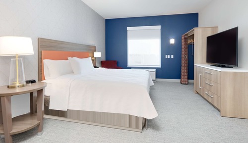Suite, 1 King Bed, Accessible (Hearing)