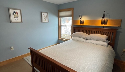 Spacious Ascutney Cabin with Mountain Views, Pet-Friendly