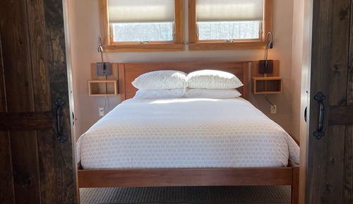 Beautiful Sunrise Cabin with Mountain Views, Pet-Friendly