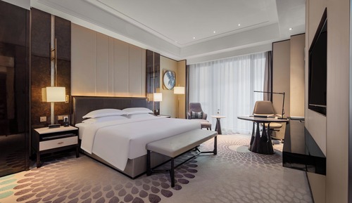 Standard Room, 1 Double Bed, Accessible, Club Lounge Access (Super King)
