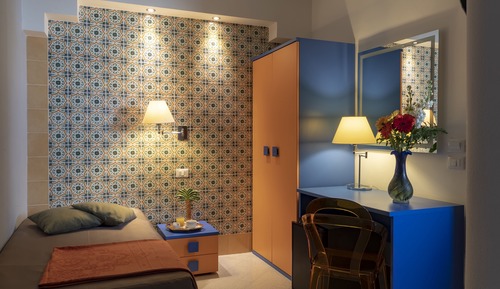 Single Room, Balcony