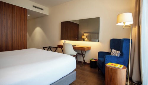 Superior Room, 1 King Bed, Balcony, Pool View