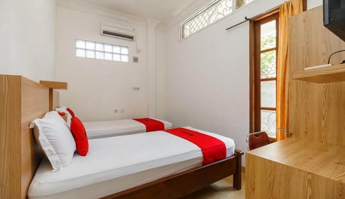 Twin Room (RedDoorz)
