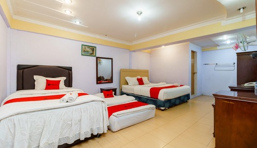 Family Room (RedDoorz)