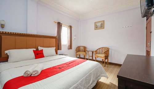 Double Room (RedDoorz)