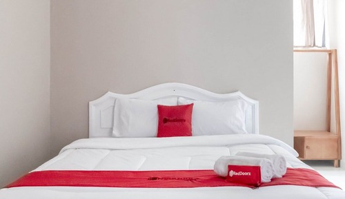 Double Room (RedDoorz)