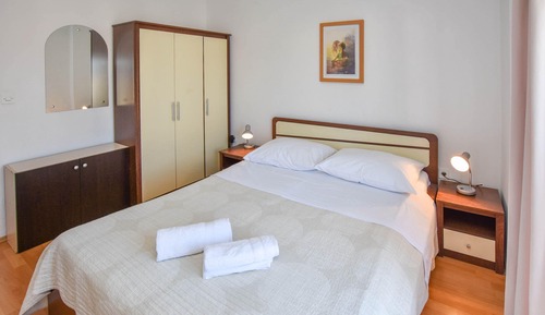 Apartment (A2)