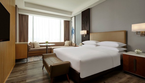 Club Room, 1 King Bed, Non Smoking