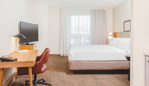 Studio Suite, 1 King Bed, Kitchen