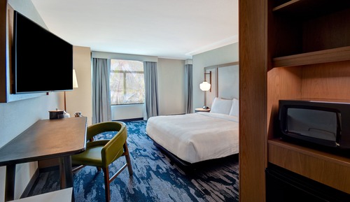 Suite, 1 King Bed with Sofa bed, Non Smoking, Corner