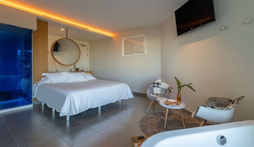 Deluxe Room, 1 King Bed, Sea View