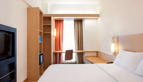 Standard Room, 1 Queen Bed