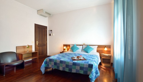 Standard Room, 1 Queen Bed