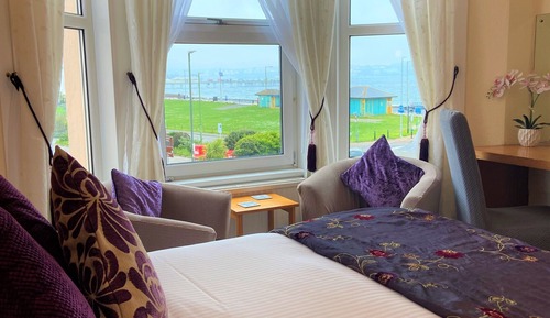 Superior Double Room, Ensuite, Sea View (Bath and shower )