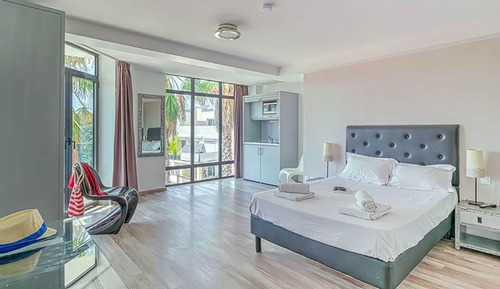 Standard Studio, Accessible