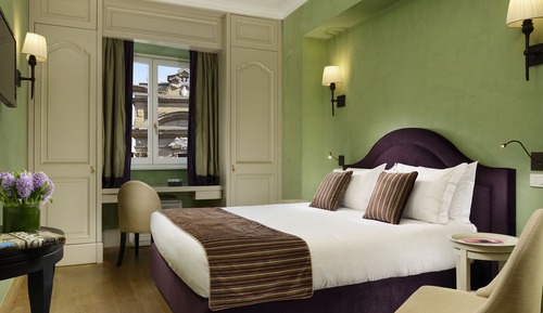 Classic Suite, 1 King Bed, City View