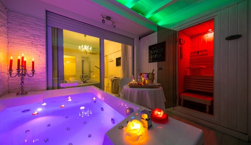 Suite private terrace and external jetted tub + External Sauna