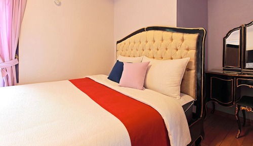 Room (Provence)