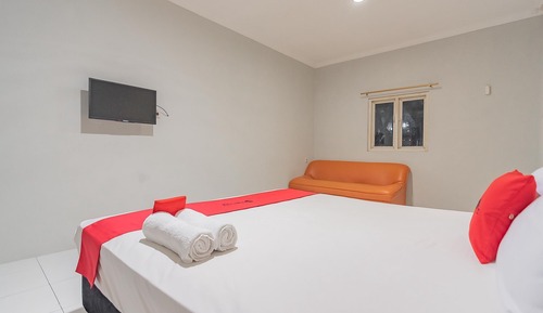 Deluxe Room (Reddoorz)