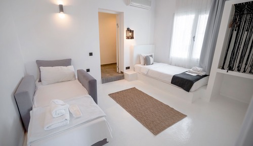 Deluxe Quadruple Room