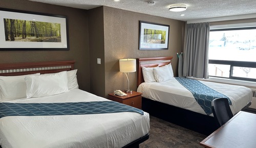 2 Queen Beds with Kitchenette