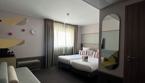 Comfort Room, 2 Twin Beds, Non Smoking (with Single Sofabed)