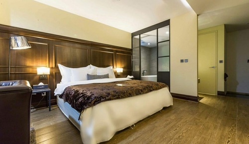 Premier Room