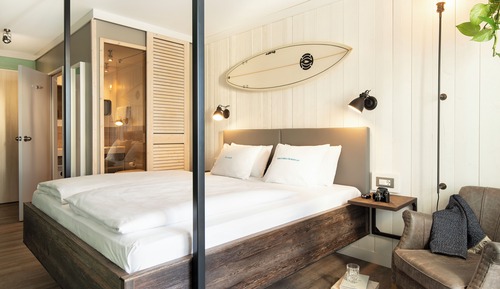 Basic Double Room, 1 Queen Bed