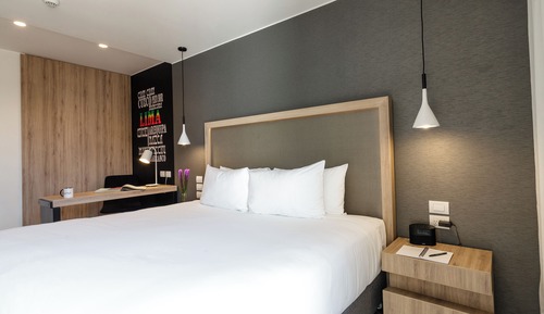 Room, 1 King Bed (The Innside, 2+1)