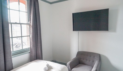  Single Room, Shared Bathroom