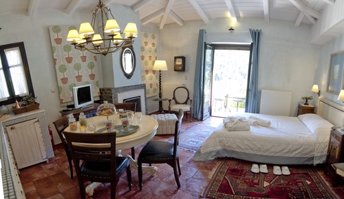 Deluxe Villa (1 space)