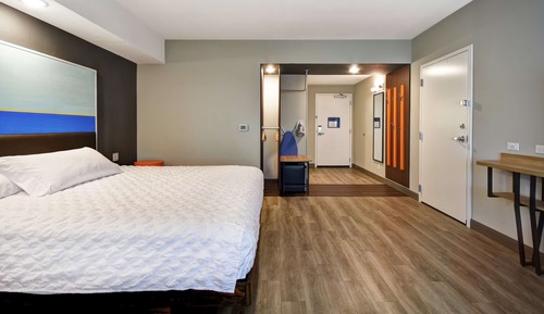 Room, 1 King Bed, Accessible, Bathtub