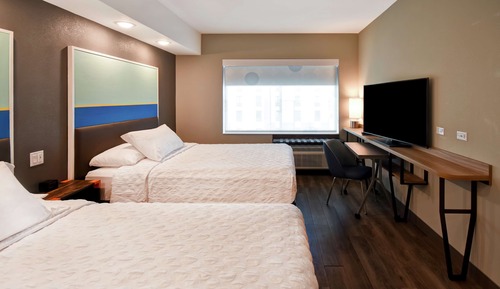 Room, 2 Queen Beds, Accessible, Bathtub