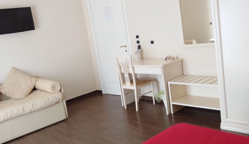 Deluxe Quadruple Room, 1 Bedroom, Private Bathroom, City View