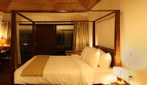 Deluxe Double Room, 1 Queen Bed, Accessible, Lake View