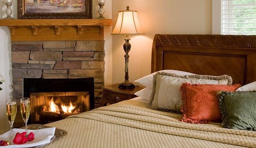 Suite, Jetted Tub, Lake View (Mayflower Suite)