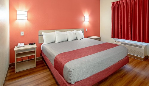 Standard Room, 1 King Bed, Accessible, Non Smoking