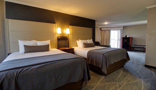 Standard Room, 2 Queen Beds, Refrigerator, Partial Lake View