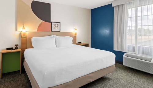 Room, 1 King Bed, Accessible, Bathtub (Mobility & Hearing)