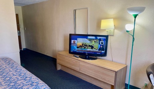 Room, 1 King Bed, Smoking