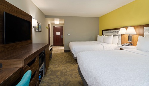 Standard room with two queen beds