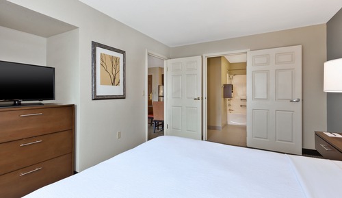 Suite, 1 Queen Bed with Sofa bed, Kitchen (Roll-In Shower)