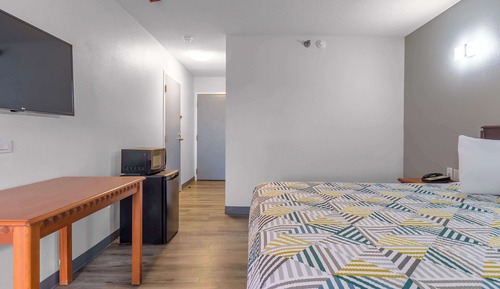 Standard Room, 1 King Bed, Accessible, Non Smoking