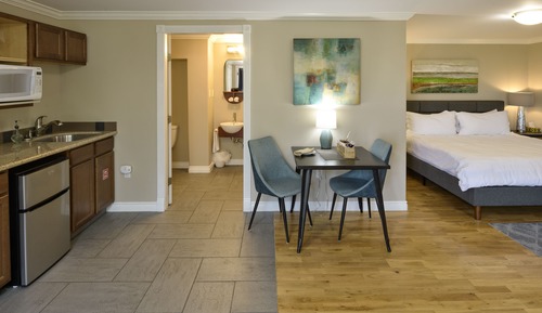 Suite, 1 King Bed, Jetted Tub