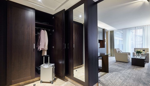 Deluxe Suite, 1 King Bed with Sofa bed