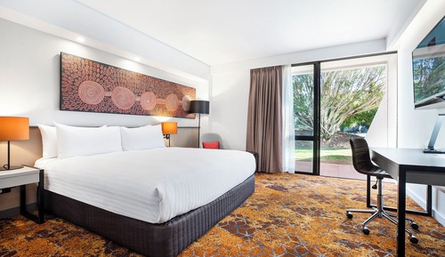 Standard Room, 1 King Bed