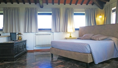 Suite, Hill View