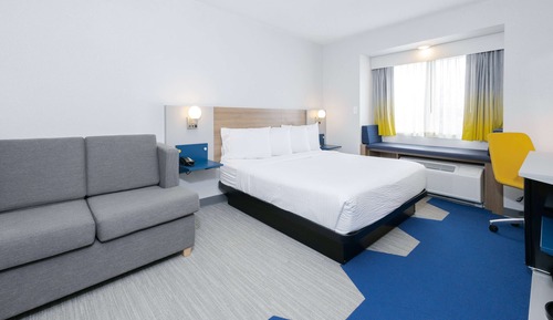 Suite, 1 King Bed, Accessible, Non Smoking (Mobility/Hearing)