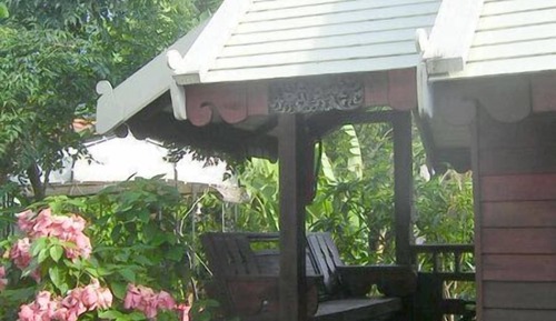 Poolside Bungalow (Single Croco)