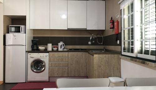 Traditional House, 2 Bedrooms, City View